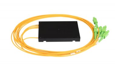 Фотография товара 'Nikomax Сплиттер планарный 1x4, одномодовый 9/125мкм, стандарта G657.A1, SC/APC, стандартный корпус, NMF-SPP1X4A1-SCA-B'